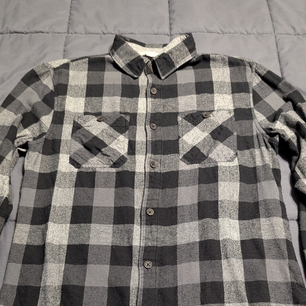 URBAN PIPELINE Awesomely Soft Black & Grey Plaid Mens Small button down Shirt